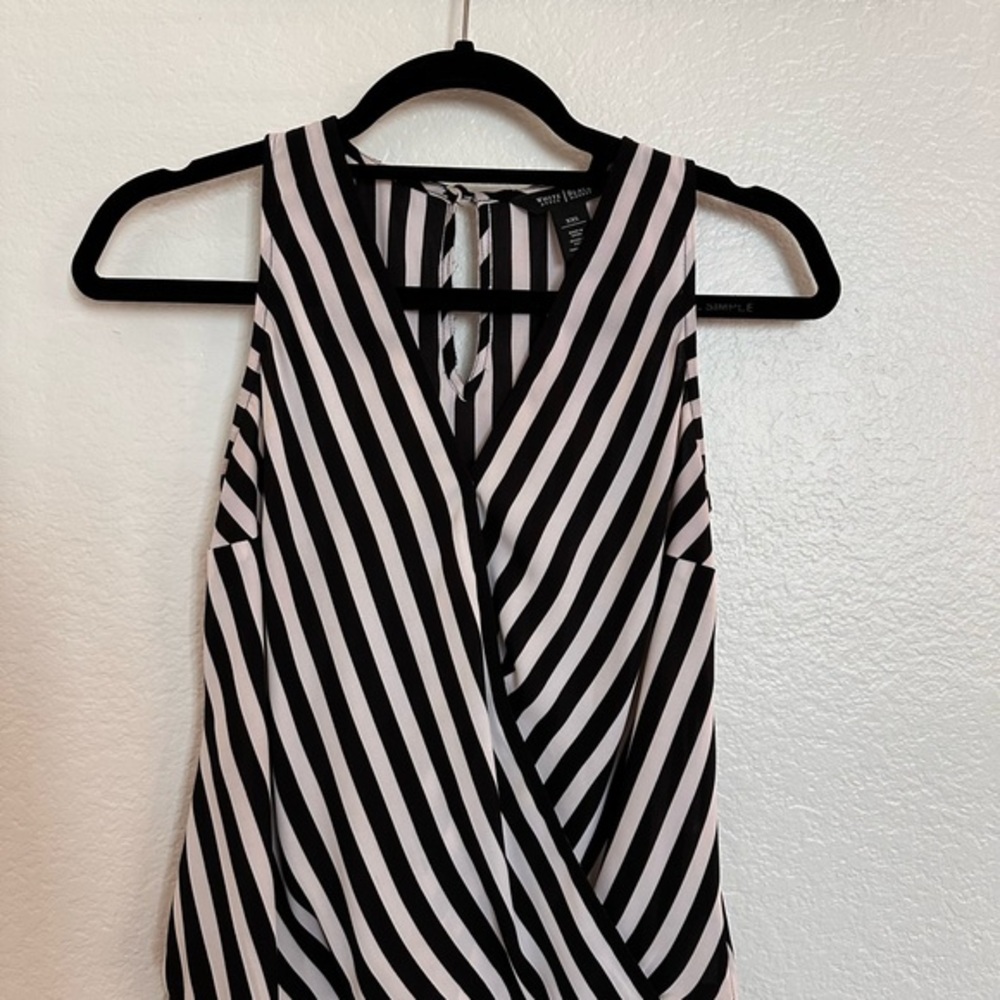 White House Black Market WHBM Black & White Striped V-Neck Sleeveless Blouse